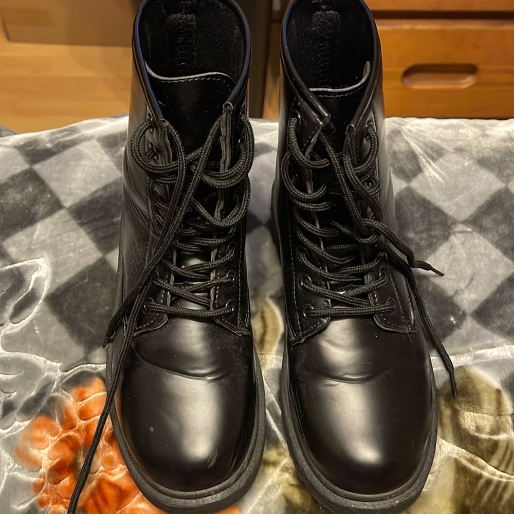 Black tie up boots leather